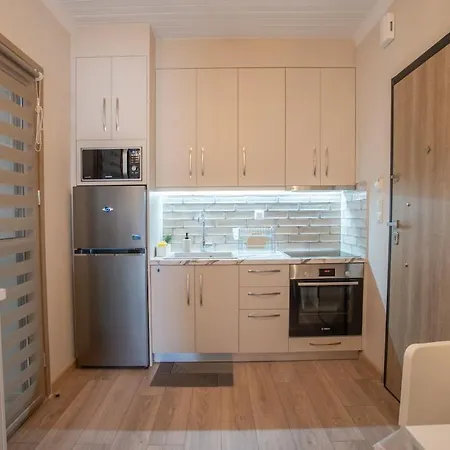 Manolias Center * Νυδρί